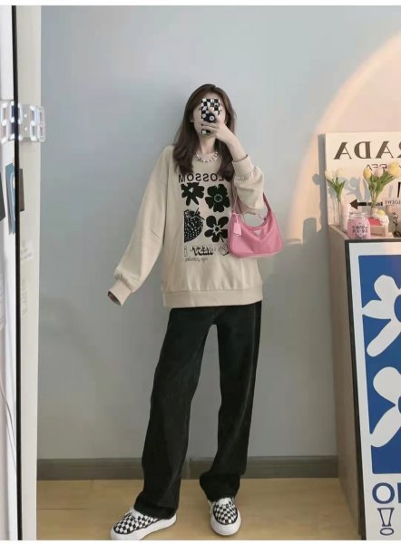 黑裤子配什么颜色的上衣