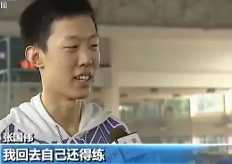 张国伟龙吸水视频