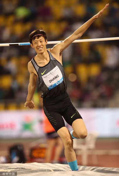 张国伟龙吸水视频