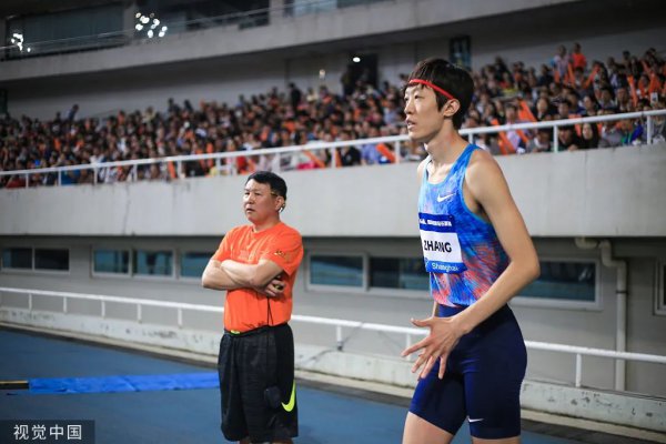 张国伟龙吸水视频