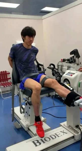 张国伟龙吸水视频