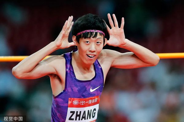 张国伟龙吸水视频