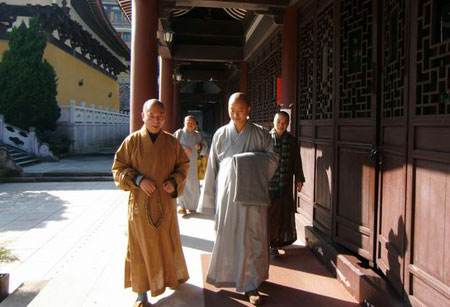 坐缸圆寂是什么意思