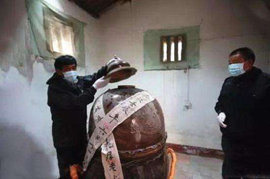 坐缸圆寂是什么意思