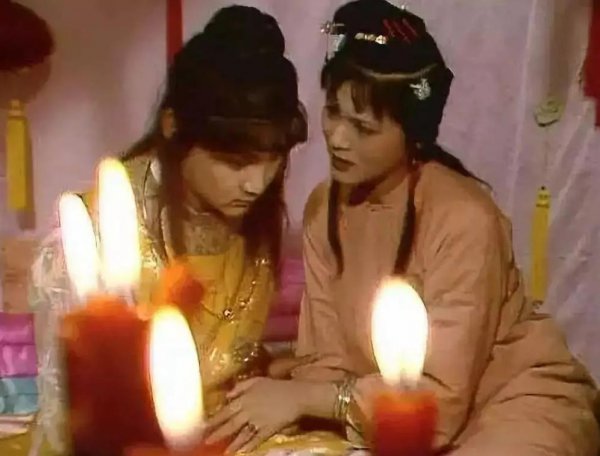 红楼梦贾宝玉和袭人是什么关系