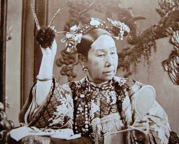 珍妃为什么不自己爬上来