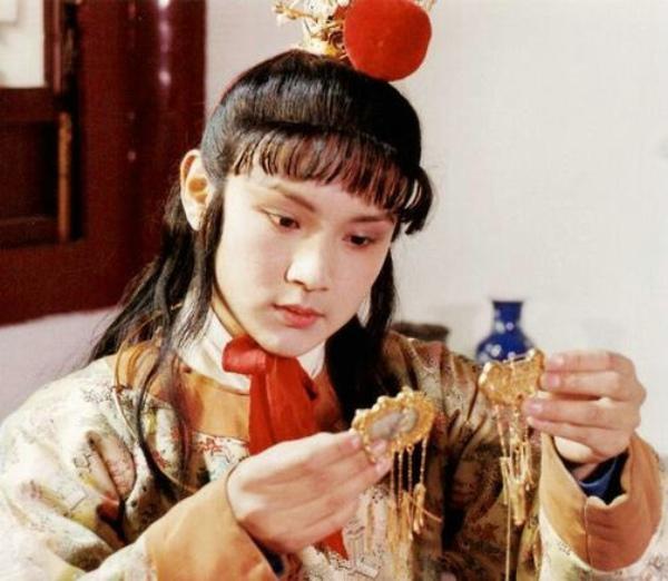 红楼梦中木石前盟是指谁和谁