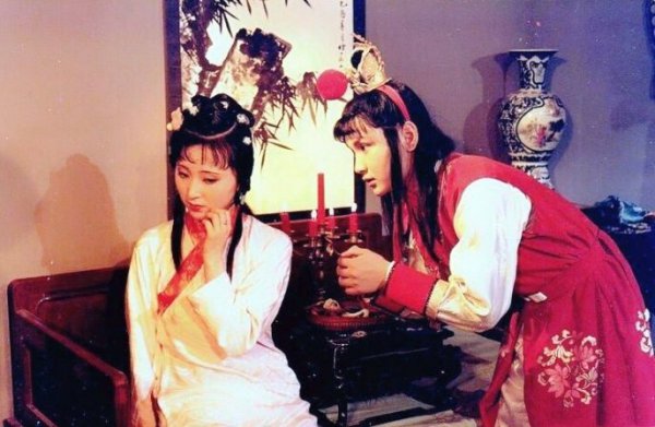 红楼梦中木石前盟是指谁和谁