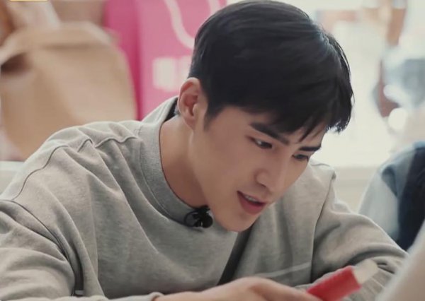 演员姜潮是不是富二代