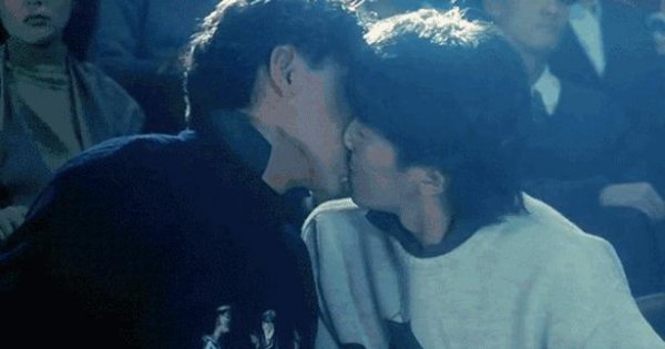 周星驰刘德华在马路上走路电影