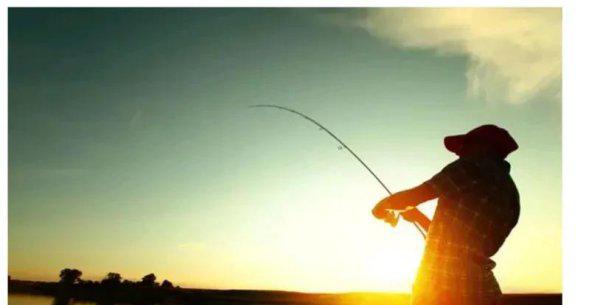 现在钓鱼钓深水好还是浅水好