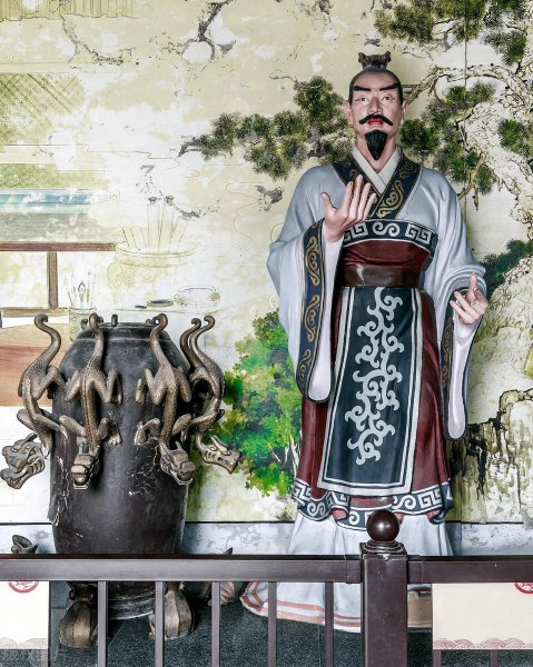 张衡发明地动仪的过程介绍