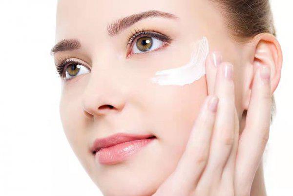 妆前乳是在化妆的哪个步骤使用