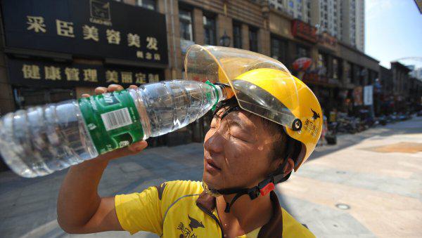 外卖小哥一个月挣多少钱