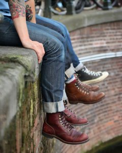 牛仔裤搭配什么鞋男 男人穿牛仔裤时怎么搭配鞋子好看