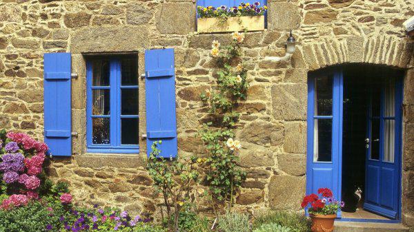 大门两边栽什么花或树最好