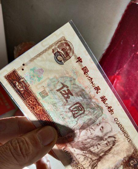 五元背面的图案是什么