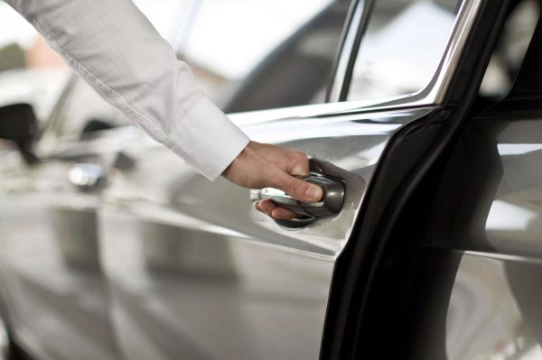 汽车电池一般多久换一次