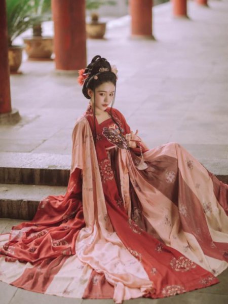 诃子裙是汉服吗有什么特点