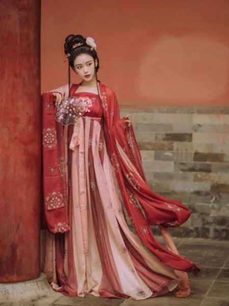 诃子裙是汉服吗有什么特点