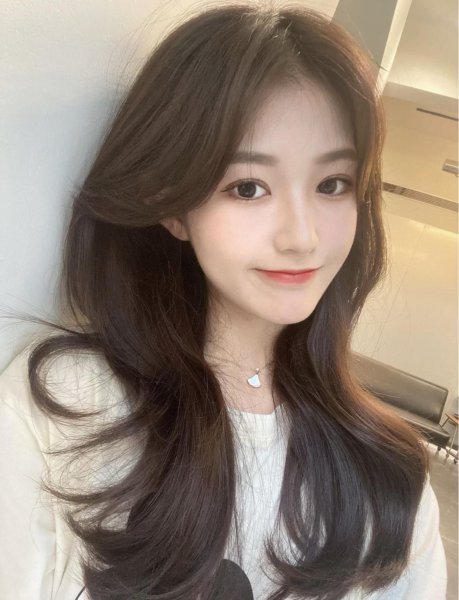 皮肤暗黄染什么颜色头发显皮肤白