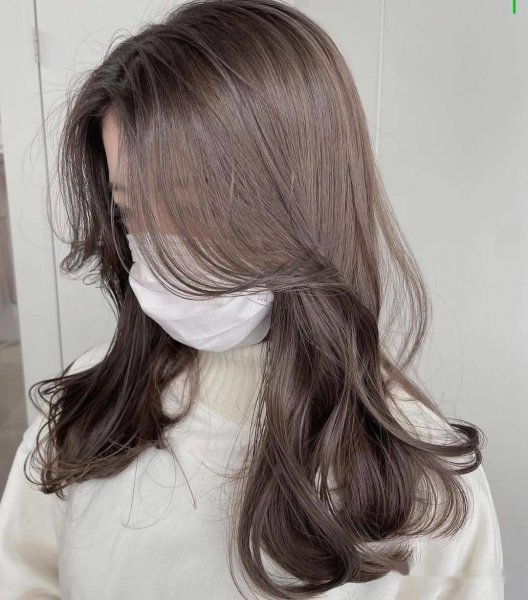 皮肤暗黄染什么颜色头发显皮肤白