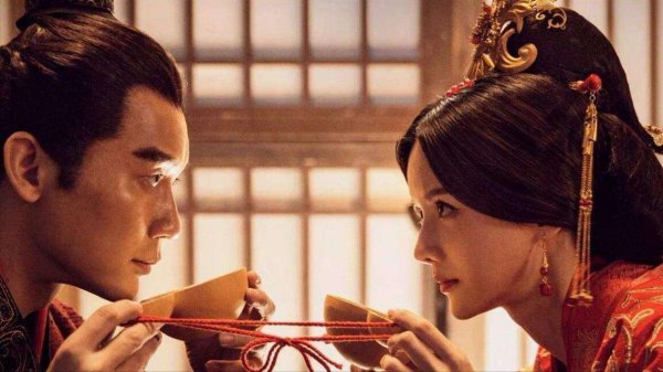 孔融让梨最后弑父