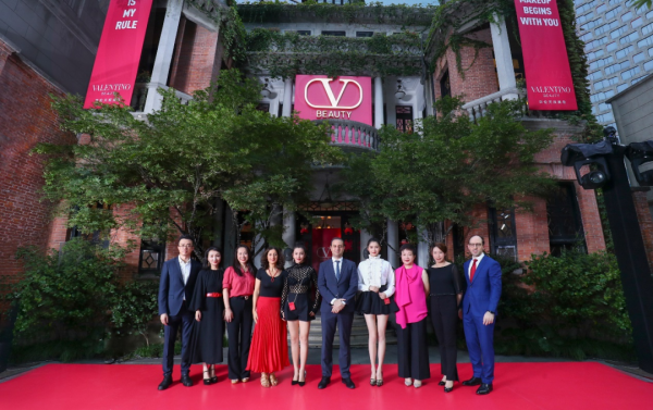 华伦天奴是什么意思