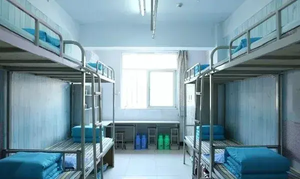 保定理工学院学费多少钱一年