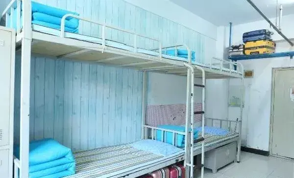 保定理工学院学费多少钱一年