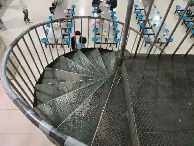 保定理工学院学费多少钱一年