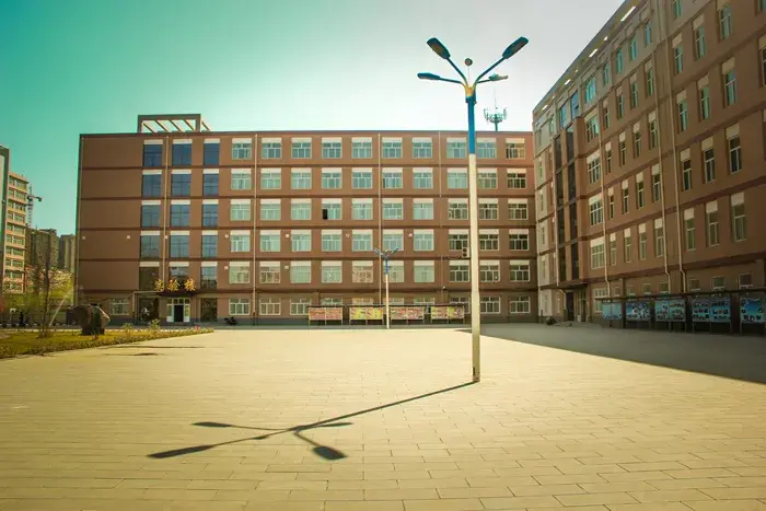 保定理工学院学费多少钱一年