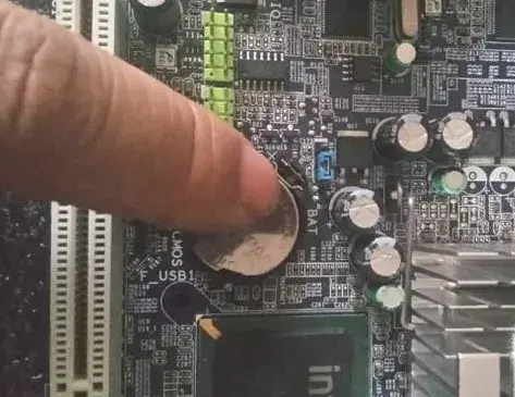 电脑主机启动一下又灭一直反复