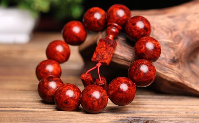 几十块的小叶紫檀手串是真的吗 正宗的小叶紫檀多少钱