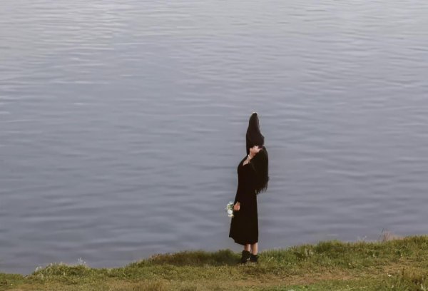 出轨的男人晚上睡觉有哪四个特点