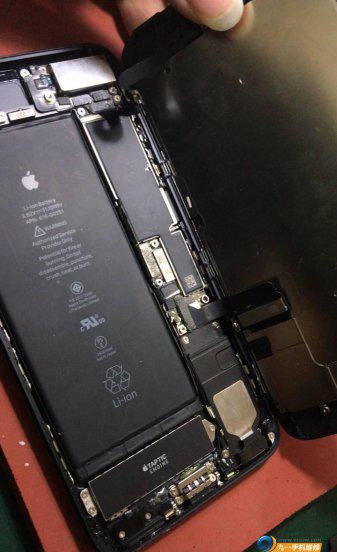 苹果手机充电口进水了怎么办