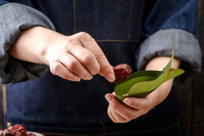 包粽子有什么讲究 包粽子包完整不外漏的正确方法