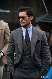 西装外套怎么洗不会皱不变形 看完终于知道了西服保养清洗