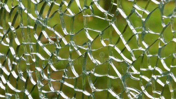 钢化玻璃为什么会突然爆裂