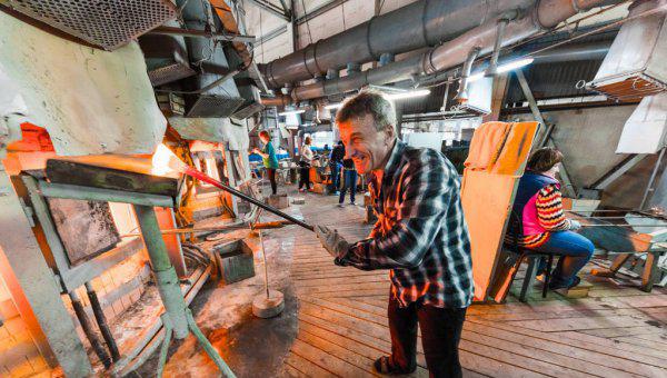 钢化玻璃为什么会突然爆裂