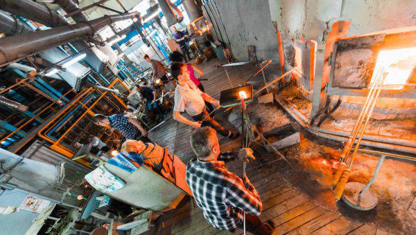 钢化玻璃为什么会突然爆裂