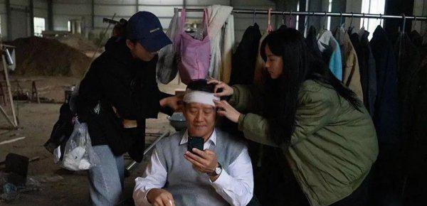 剧组化妆师多少钱一个月