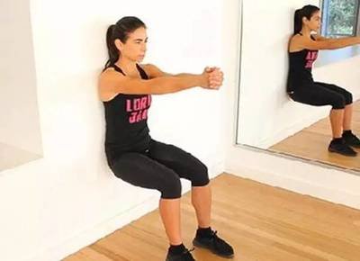 背靠墙半蹲有什么效果影响