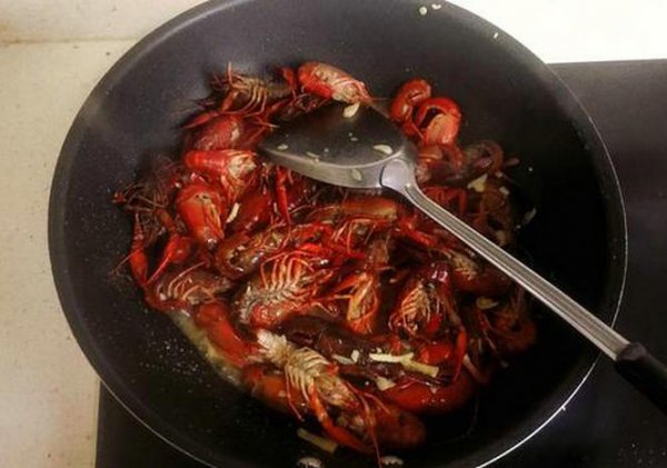 钓龙虾用什么肉