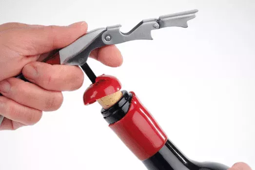 蜡封红酒的打开方法