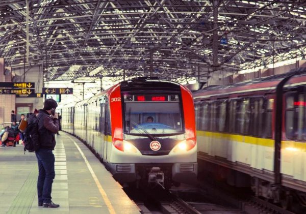 女生在地铁干什么工作好