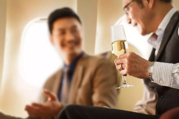 定居泰国需要什么条件