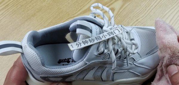 白运动鞋脏了怎么清理干净变白