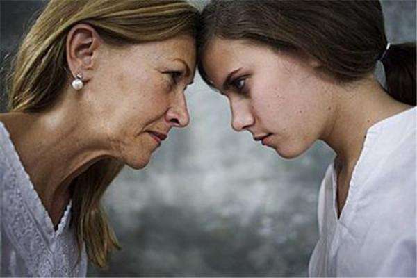 不自信是什么原因造成的