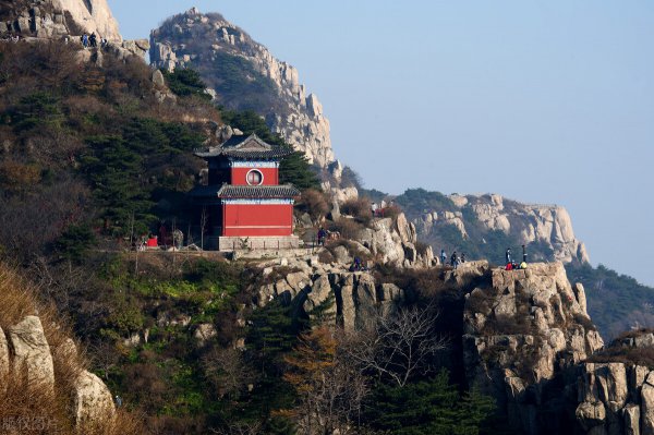 描写泰山最有名的诗句